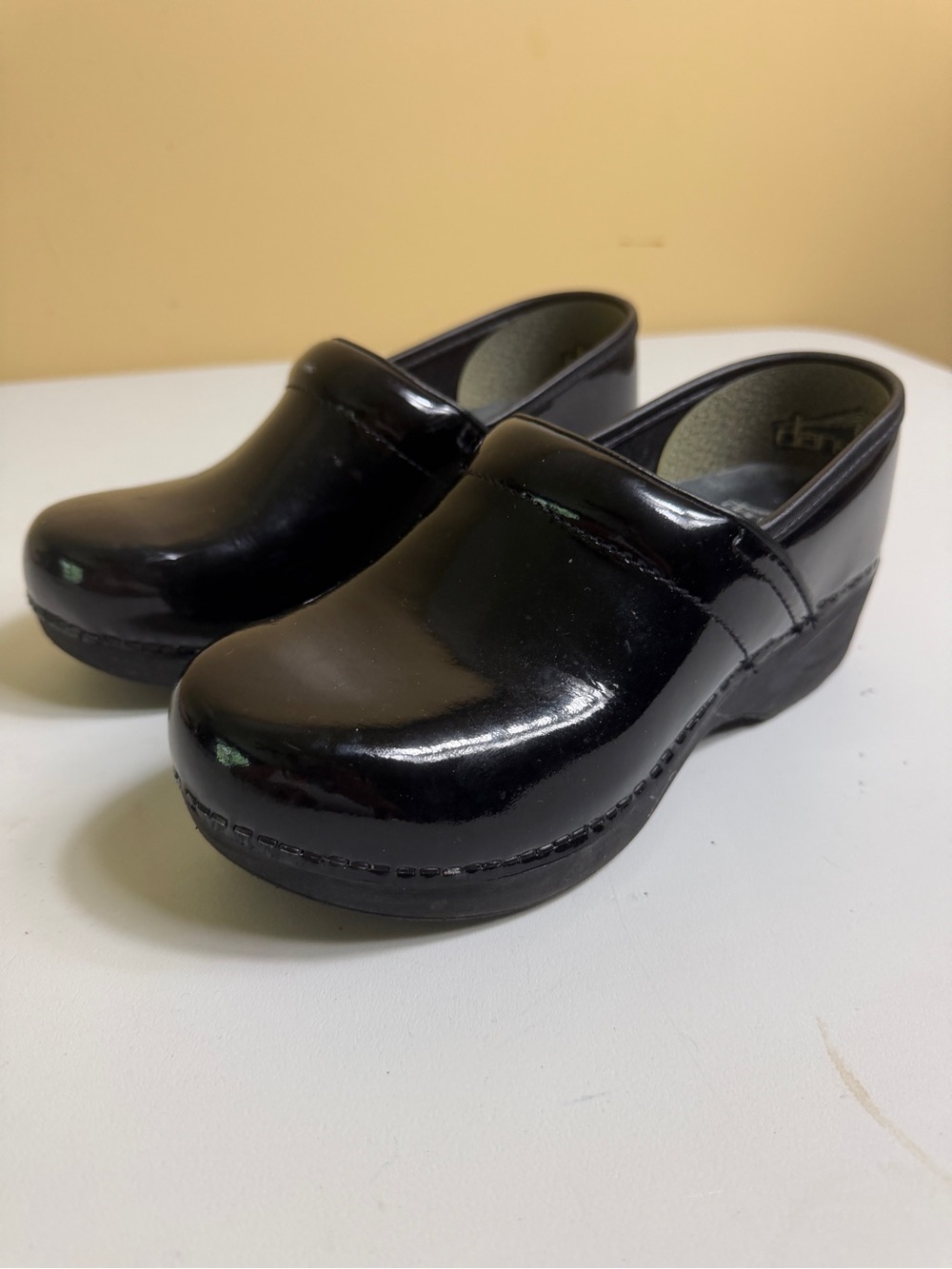 Dansko XP 2.0 Black Patent Leather Clogs Shoes Women's Size 37 US 6.5-7